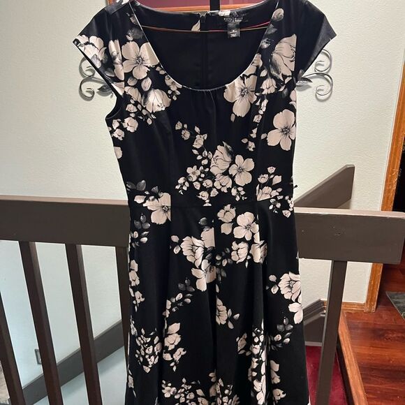 Like New Condition WHBM Floral Black & White Dress with can-can Size 4 #110 - Picture 7 of 7
